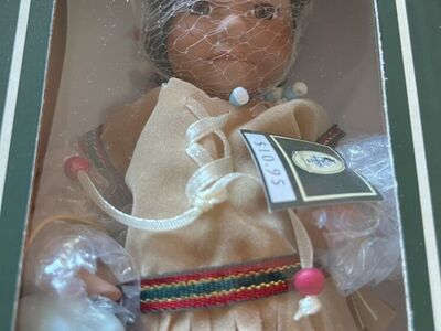 Geppeddo Limited edition Native American Doll