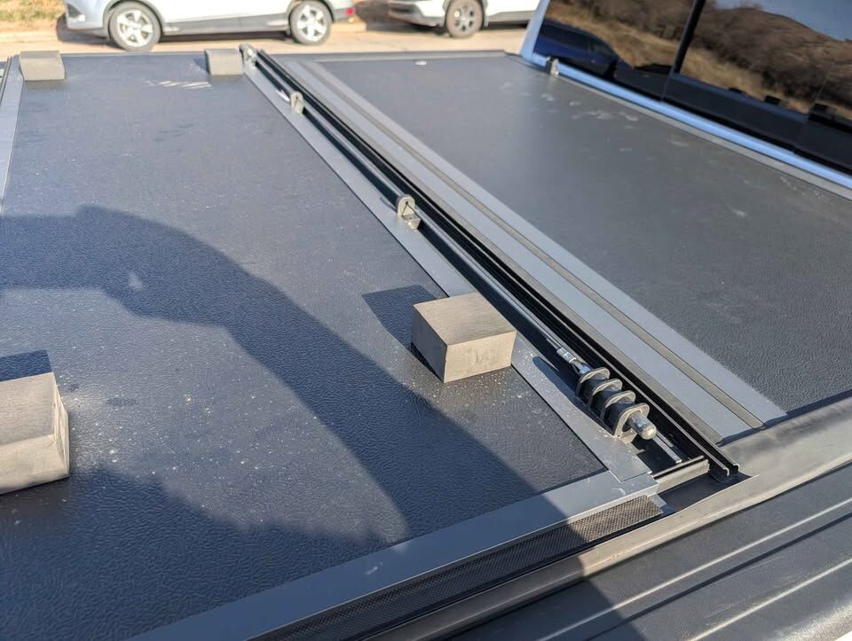 Rough Country Tri Fold tonneau cover, Ram 1500 6'4" bed