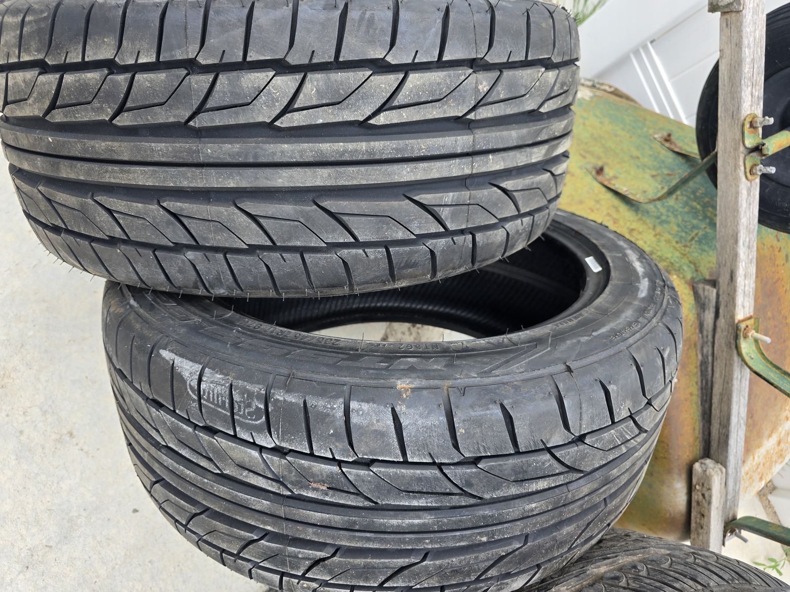 Nitto nt555 235/45r17