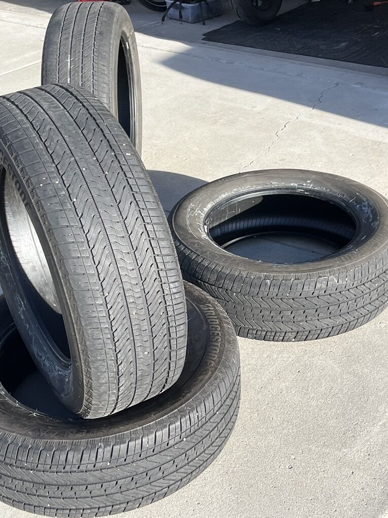 275/60T20 Bridgestone Alenza