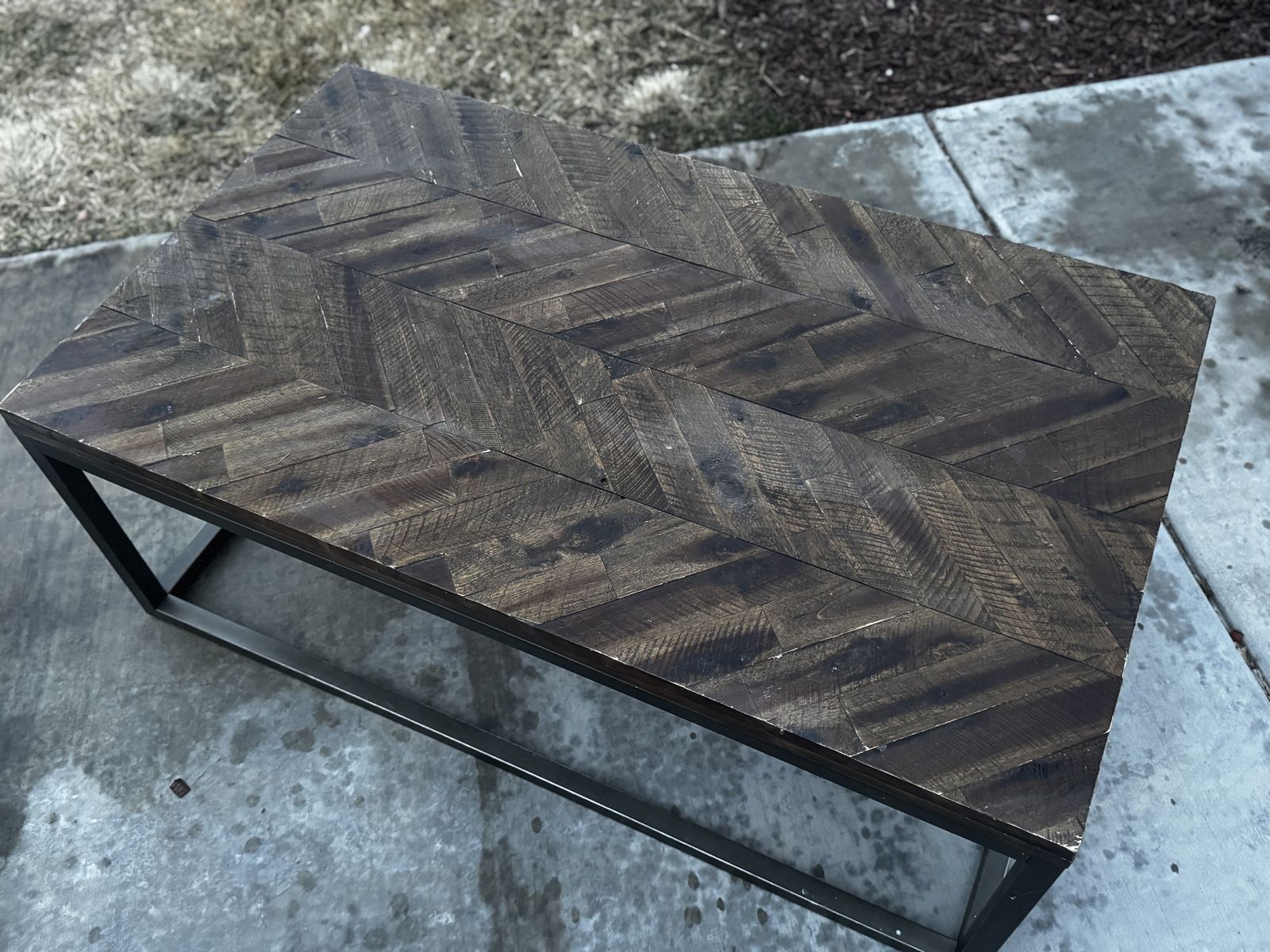 Wood coffee table metal