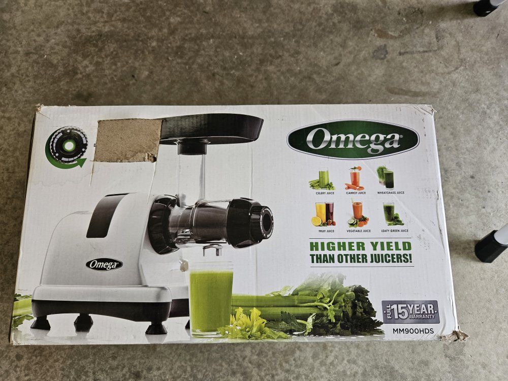 Omega MM900HDS Slow Masticating Celery Juicer