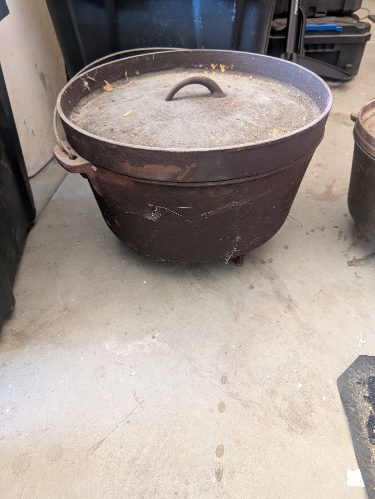 Vintage Cast Iron Dutch Oven Pot with Lid and Bail Handle