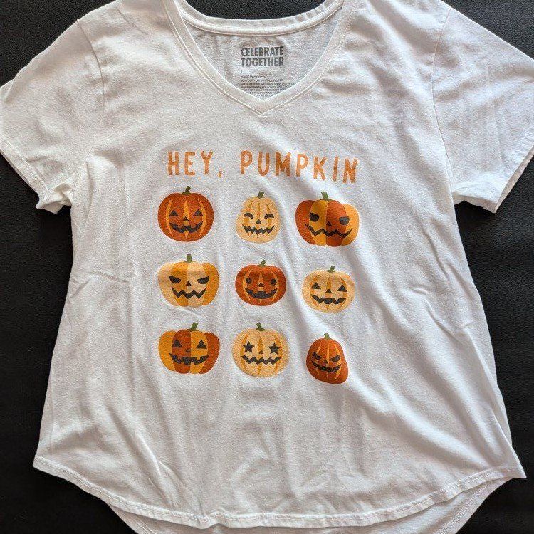 Celebrate Together "Hey, Pumpkin" Halloween V-Neck T-Shirt, Women's Size L, White Short Sleeve