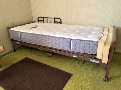 Manual crank Hospital Bed