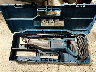 Bosch RS15 Reciprocating Saw (sawsall) with Carrying Case