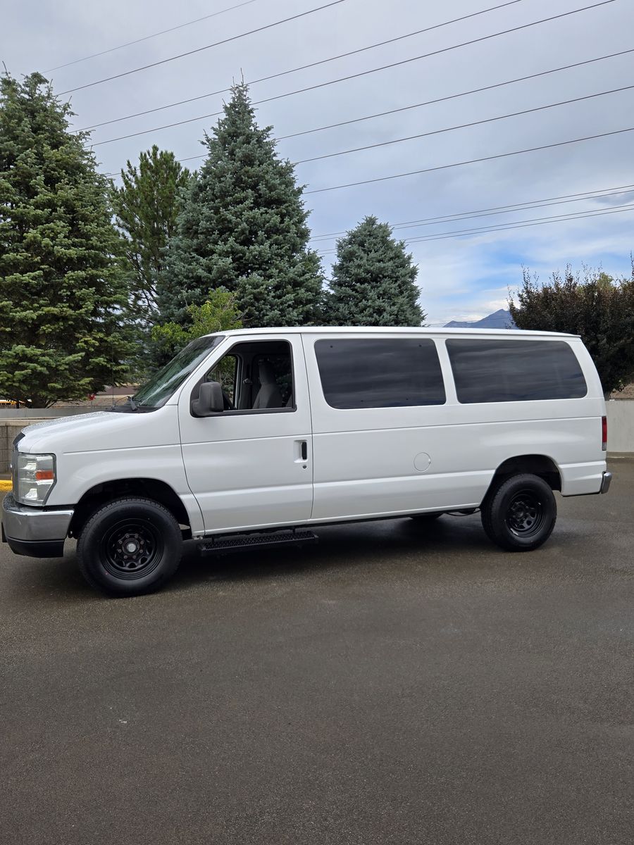 2011 Ford E-350 and Econoline 350 XLT