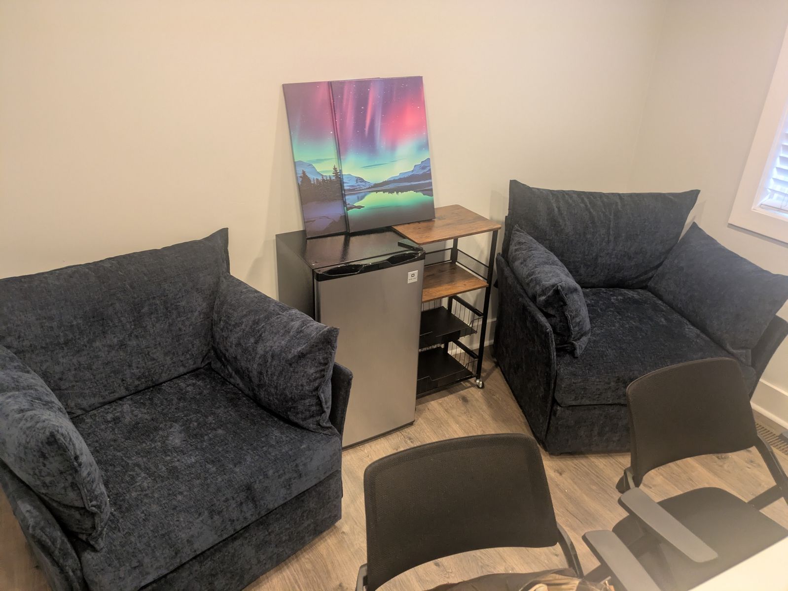 Modern Oversized Accent Chairs – Like New (Fully Assembled!)