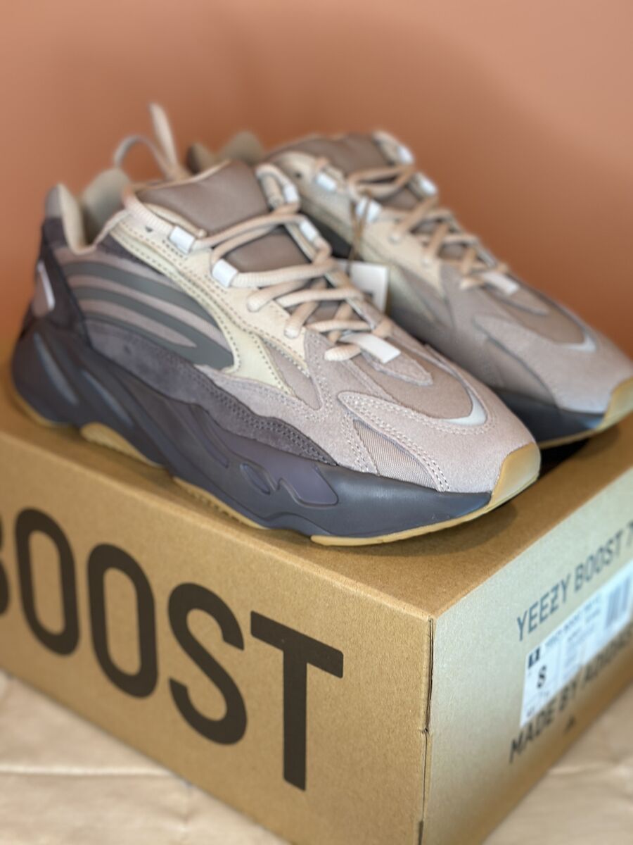 Yeezy 700 Tephra – DS – Size 8 – Clean + Unworn