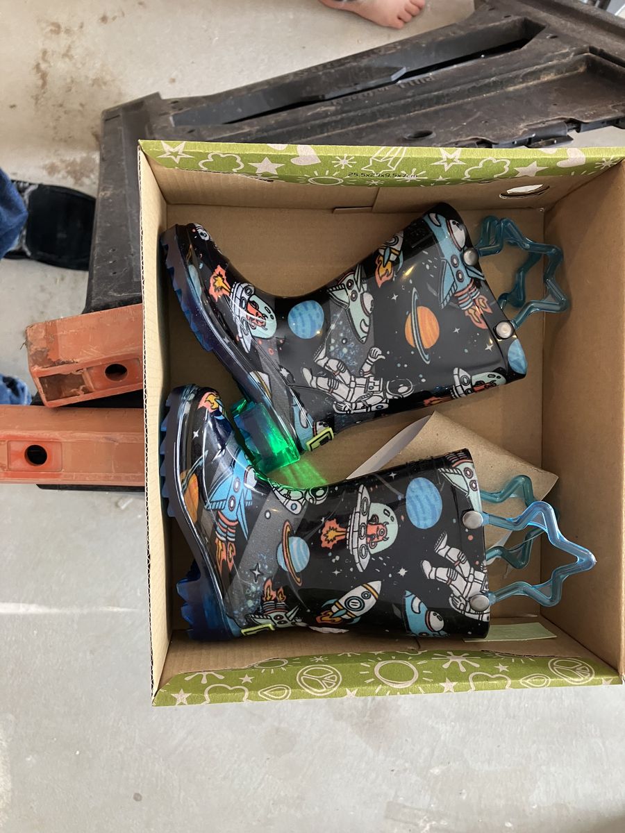 Kids size 5 rain boots