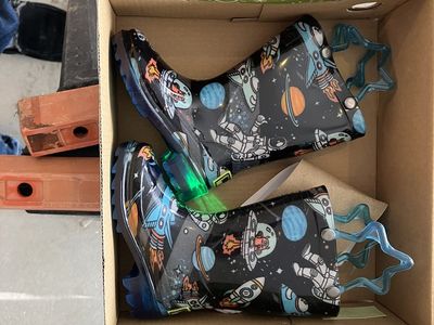 Kids size 5 rain boots