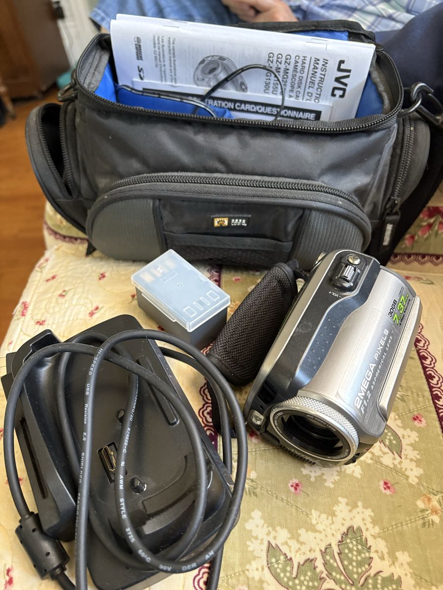JVC Everio GZ-MG255U Hard Disk Camcorder Bundle 30GB HDD 32x Optical Zoom