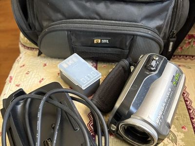JVC Everio GZ-MG255U Hard Disk Camcorder Bundle 30GB HDD 32x Optical Zoom