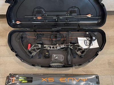 Bear Species Compound Bow Package