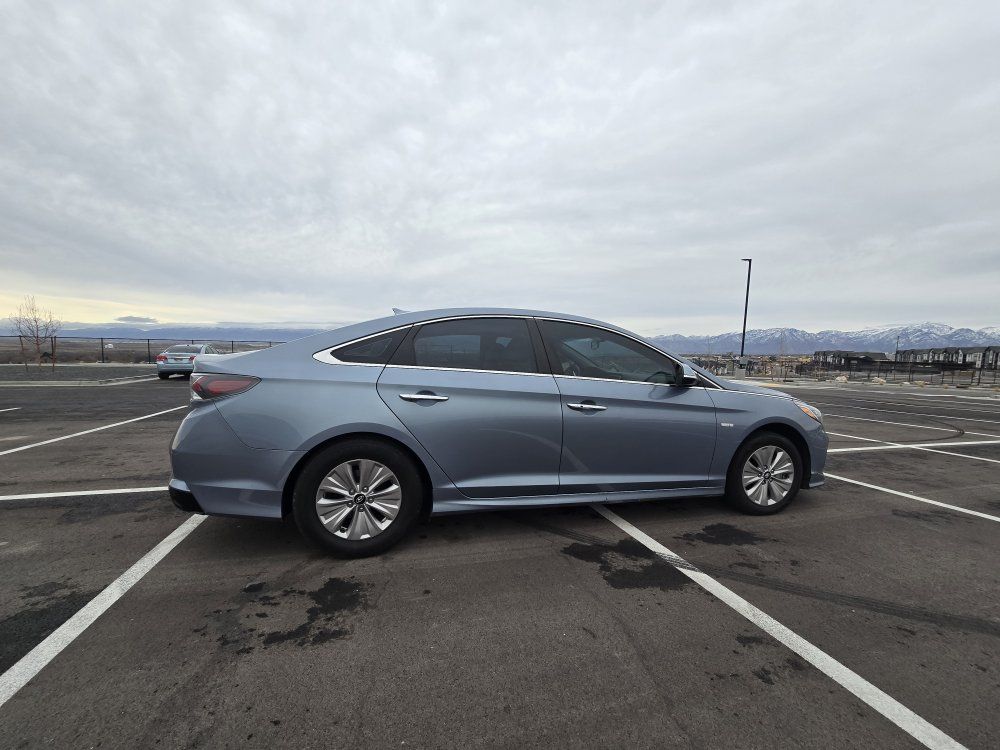 2018 Hyundai SONATA Hybrid Limited