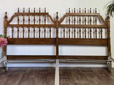 Vintage King Spindle Headboard and Rails – Morganton "Barcelona" Collection