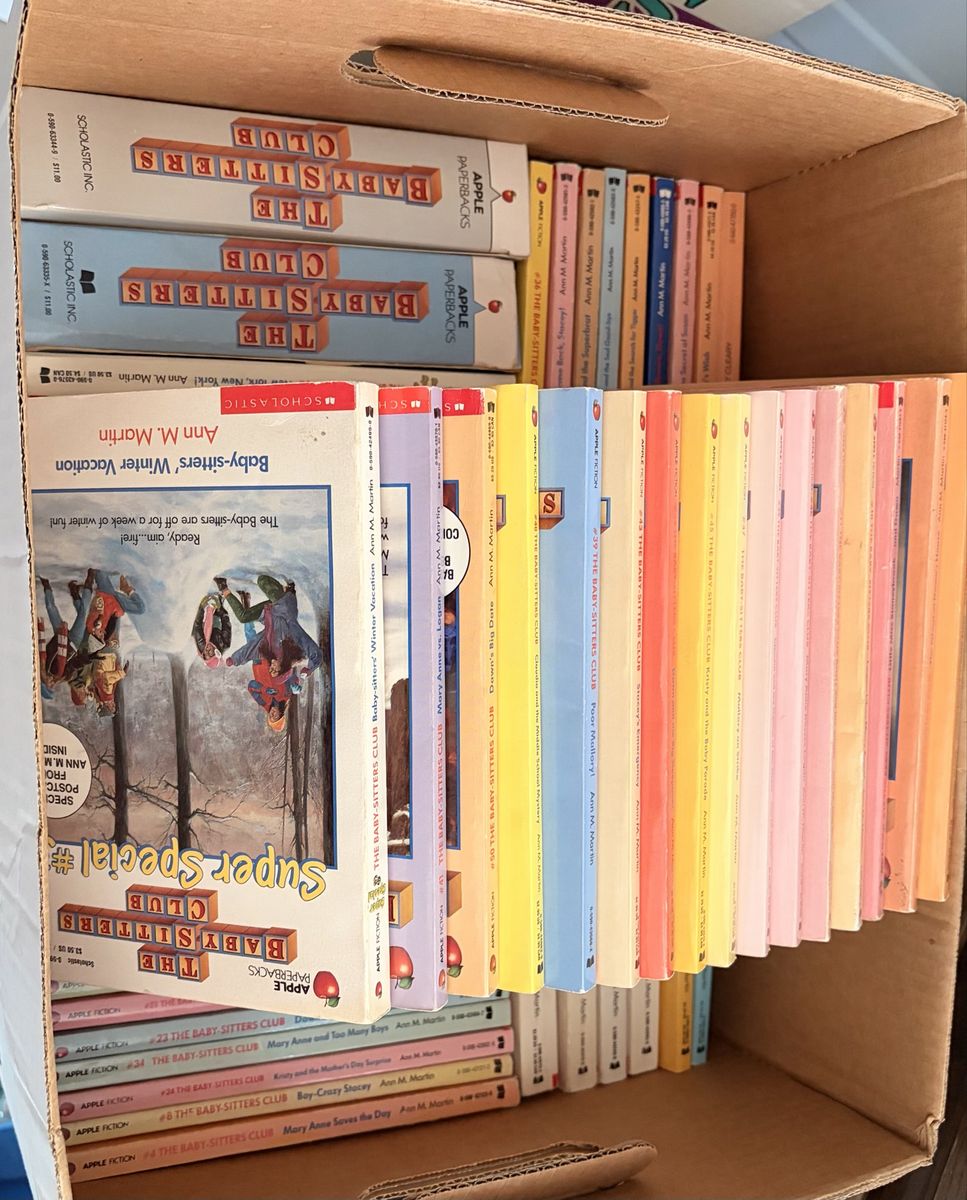 Ann M. Martin The Baby-Sitters Club Scholastic Apple Paperbacks Book Lot 25+ Books