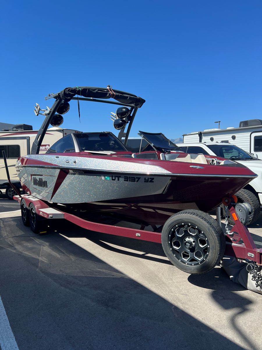 2018 Malibu Wakesetter 23 LSV - Great Condition, Turnkey + Included Surf Gear