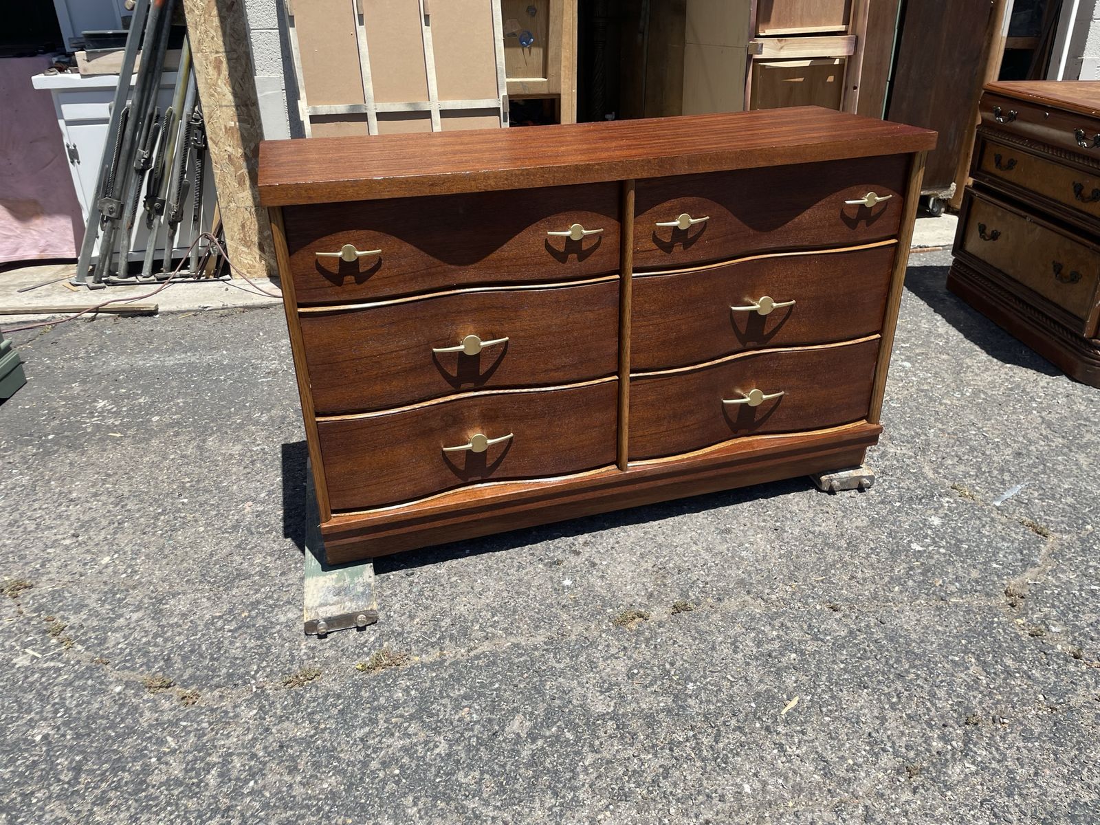 MCM DRESSER