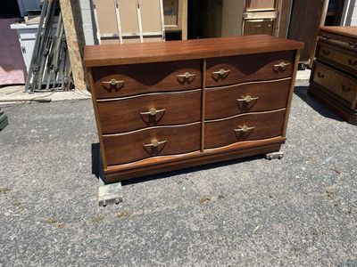 MCM DRESSER