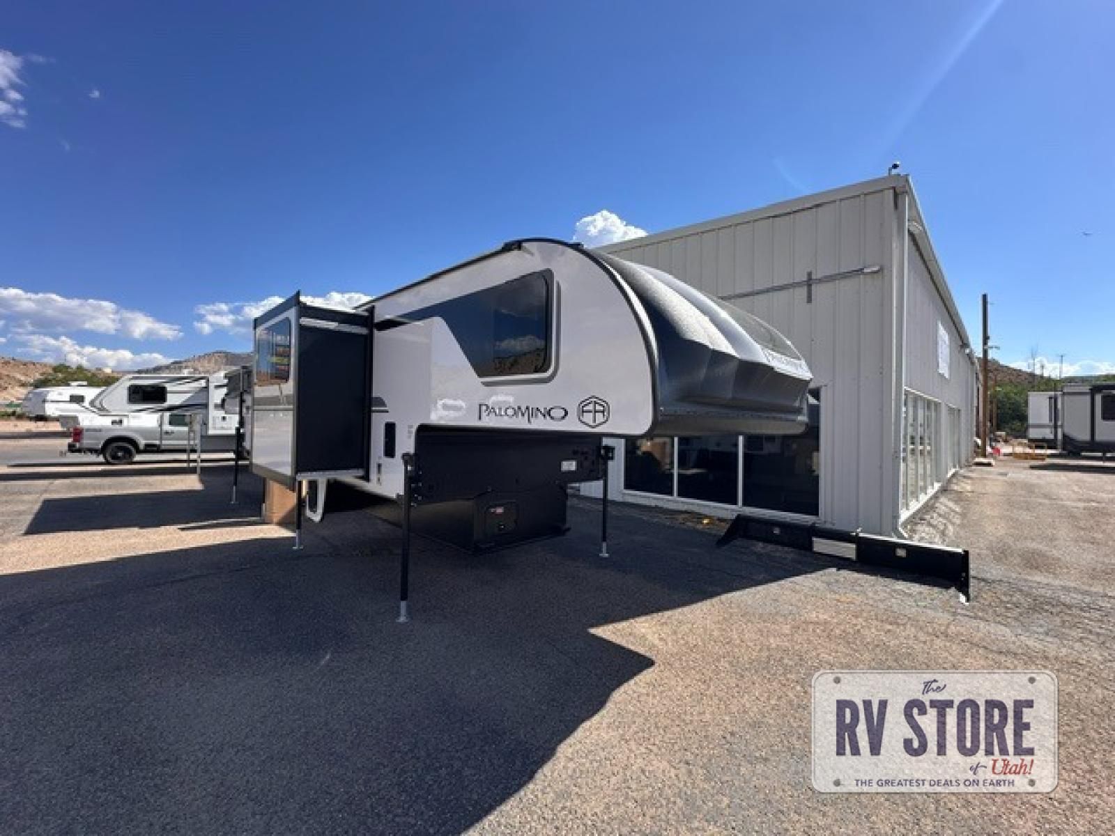2027 Palomino Backpack Edition HS-2902 Truck Camper