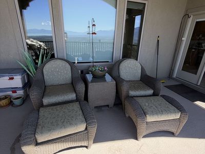 Wicker Patio Set. 2 Chairs, 2 Ottoman’s, 1 tables