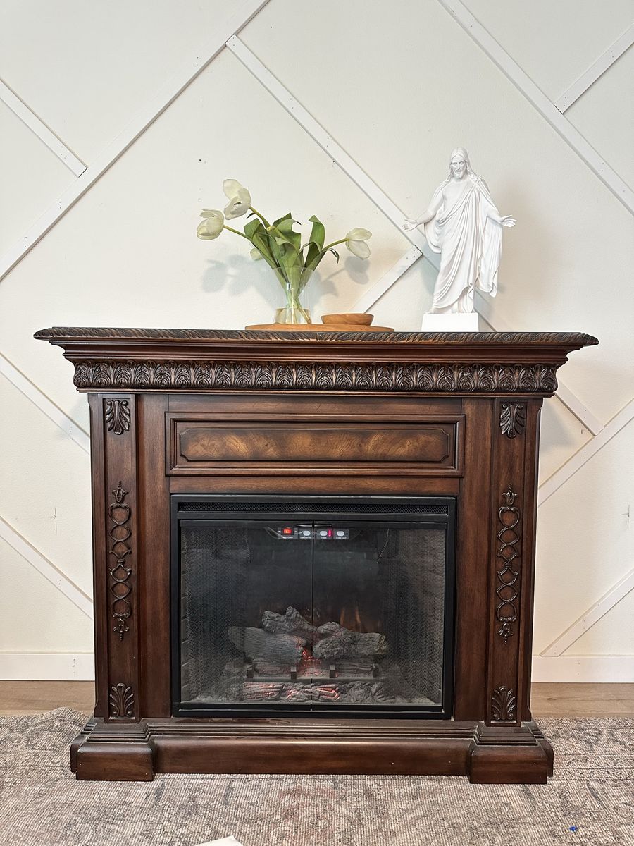 Ornate Wood Electric Fireplace - Fully Functional / Like New