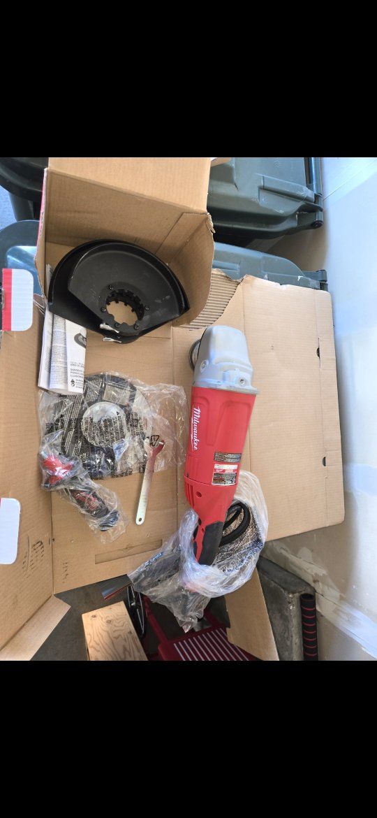 Milwaukee 6088-30  heavy duty grinder.