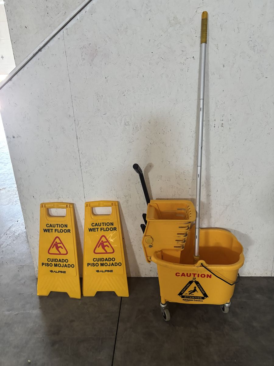 Mop Bucket, Handle 2 Wet Floor Signs
