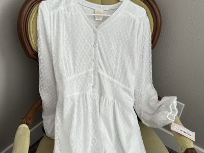 Never worn Temple RO&Elegance Prague White Textured V-Neck Dress Size M New with Tags