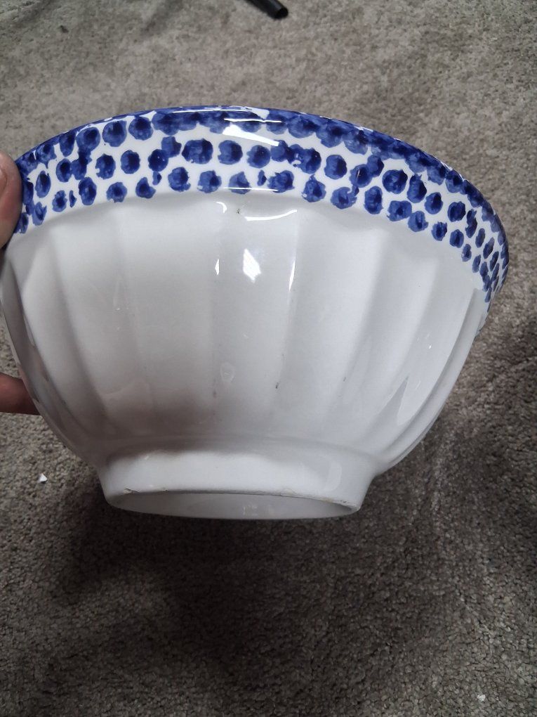 2 Beautiful Crate & Barrel Italy Bowls!