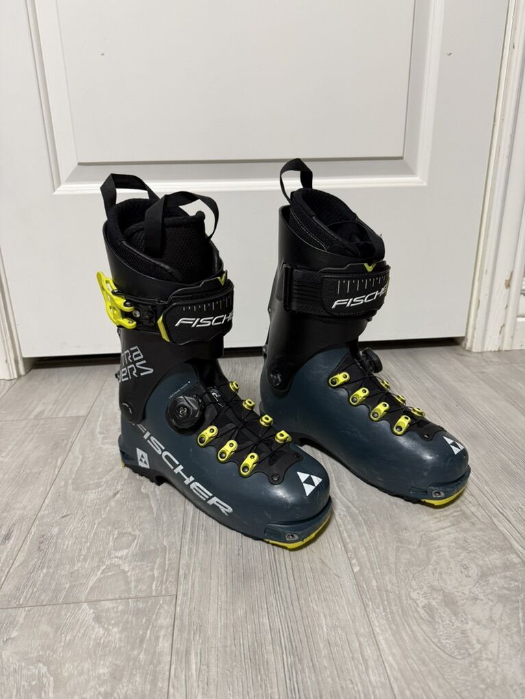 26-26.5 Fischer Traverse Ski Boot
