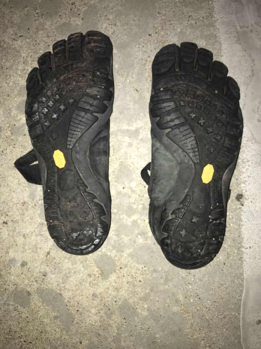 zem water shoes booties size 10/10.5 toed water boot