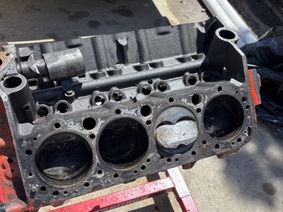 Small Block Chevy 283 with forged pistons