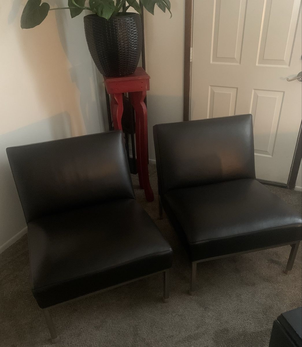 SET OF 2 MCCREARY HIGH END LEATHER CHAIRS