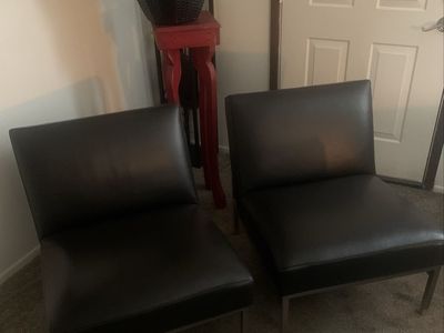 SET OF 2 MCCREARY HIGH END LEATHER CHAIRS