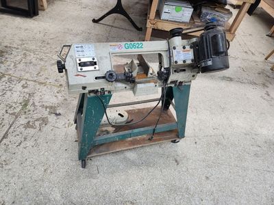Grizzly G0622 4 inch x 6 inch Metal Cutting Bandsaw with Stand