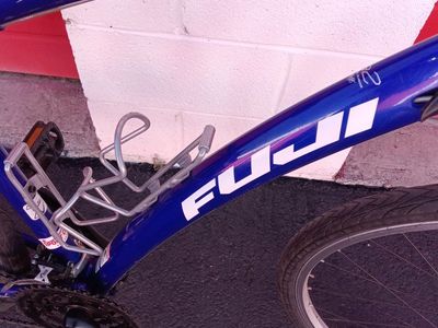 Fuji Crosstown 2.5 Medium Size Bicycle Like New!