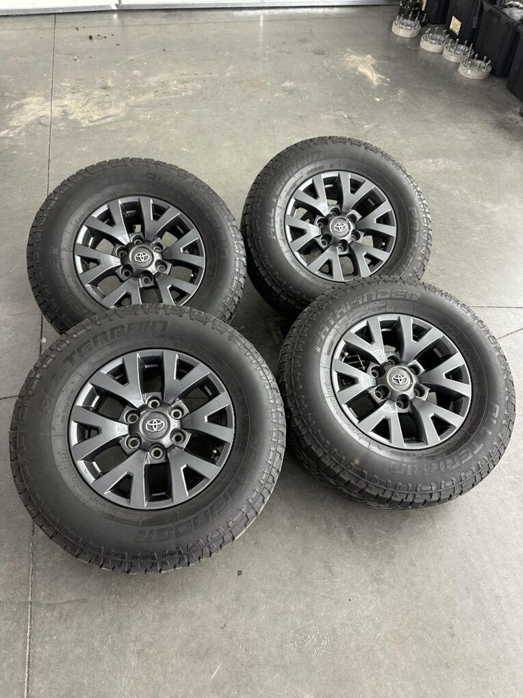 Toyota Tacoma OEM 16in Wheels/ 245/75/16 Tires