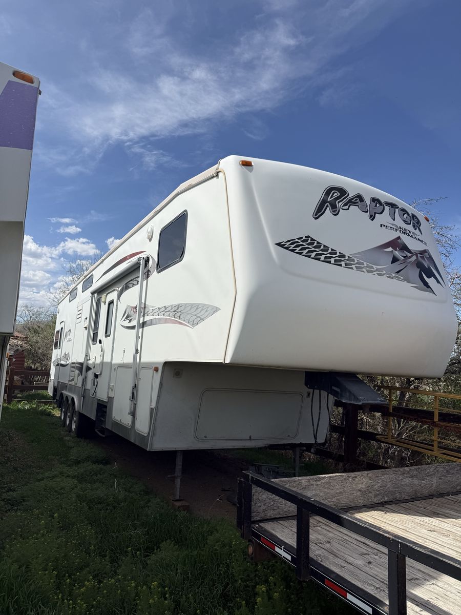 2006 Raptor Toyhauler Trailer
