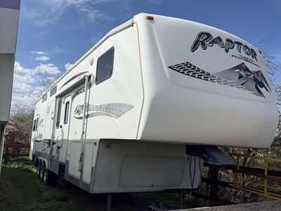 2006 Raptor Toyhauler Trailer