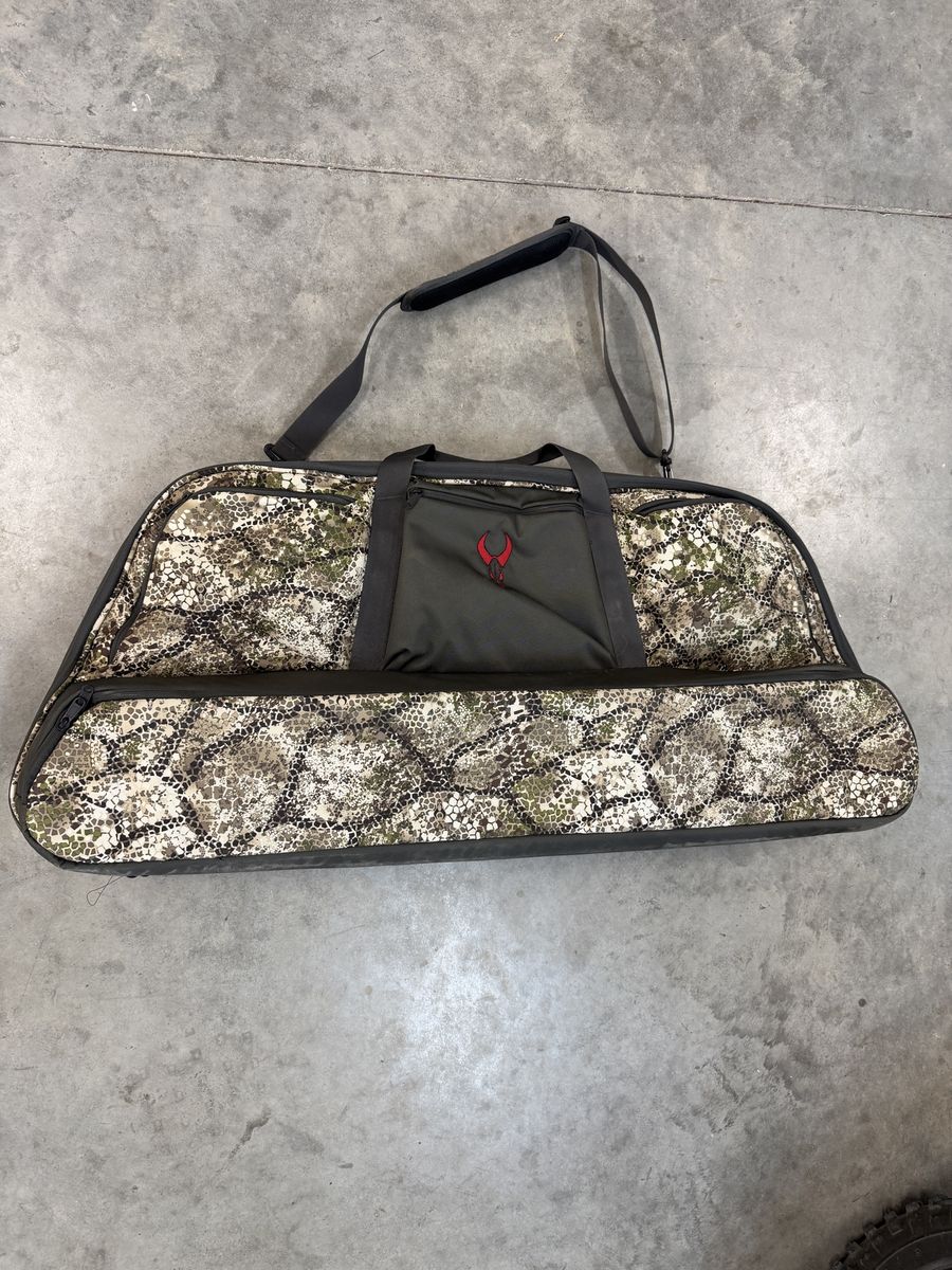 Badlands Camo Padded Soft Compound Bow Case with Shoulder Strap archery 