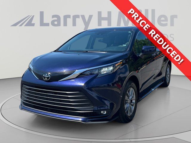 2026 Toyota Sienna XLE 8-Passenger
