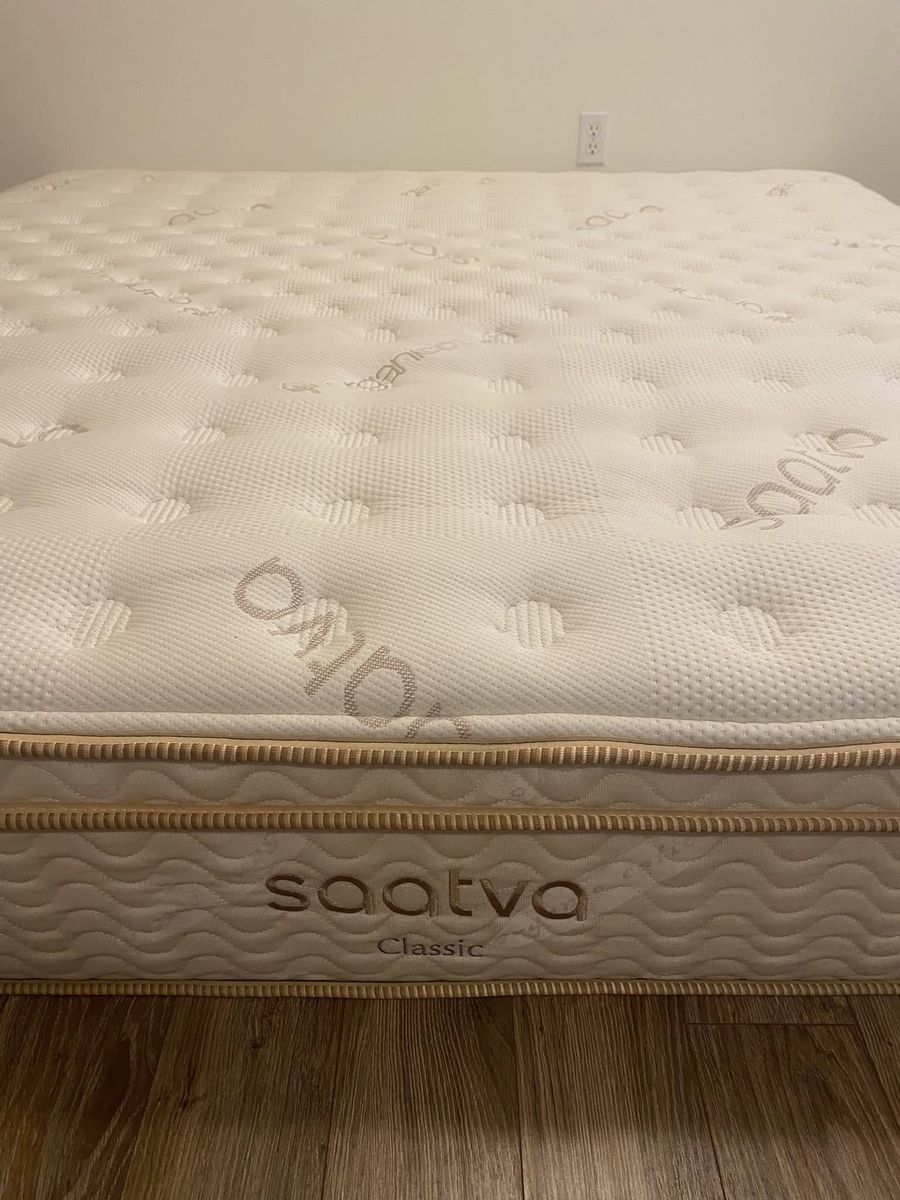 Queen Mattress, Saatva Classic, Like New Condition