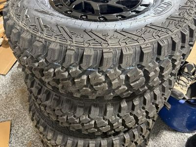 Maverick R Stock Takeoff Wheel and Tire Beadlock