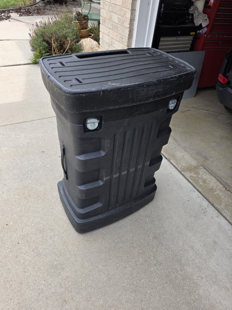 Heavy Duty Black Plastic Trade Show Shipping Case with Wheels