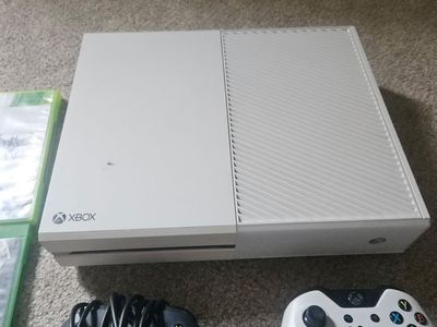 Xbox One Console White with 2 Controllers & 3 Games - Used Good Condition