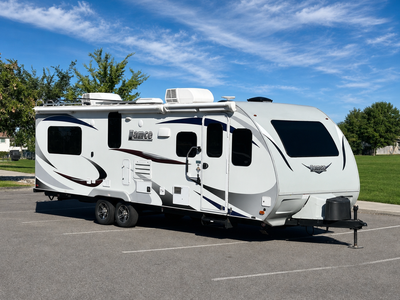 2019 Lance Trailer