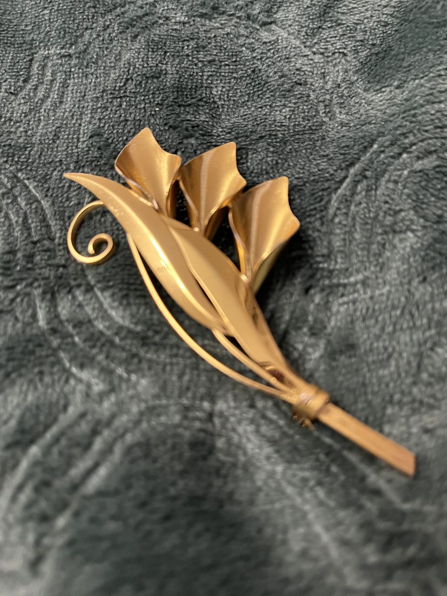 Gorgeous Large Gold Colored 'Truart Sterling' Pin /
