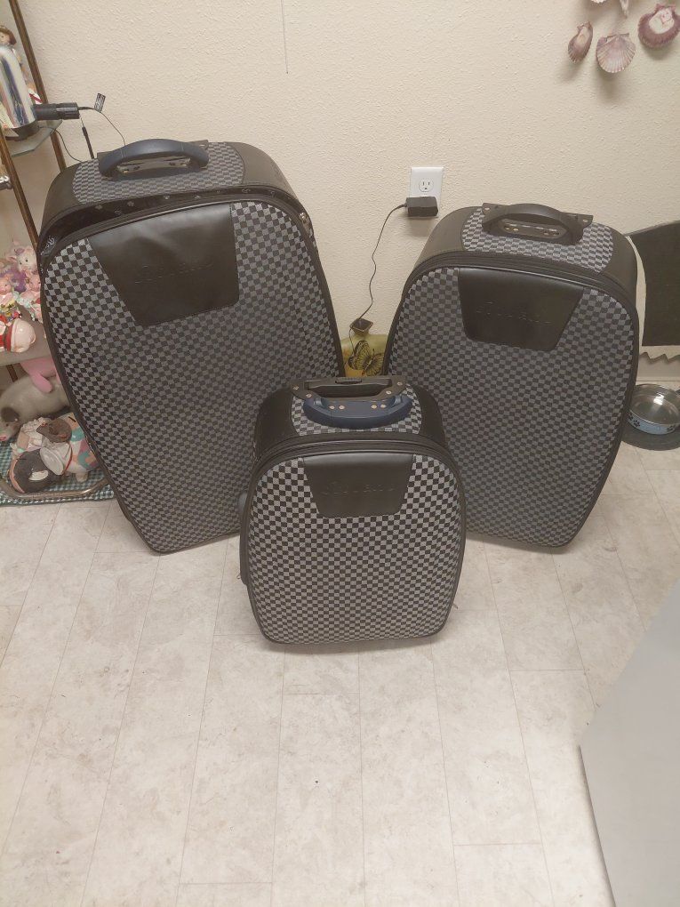 Bovano Black and Grey Checkered Rolling Luggage 3-Piece Set